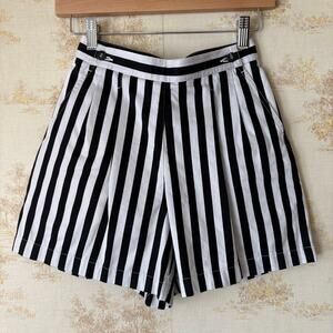 Vintage 90s Lizsport Shorts Womens Petite 4 Striped Black White Cotton Pleated